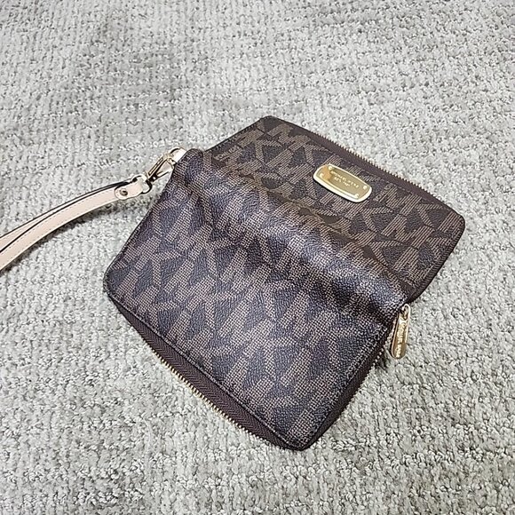 Michael Kors Wristlet Wallet Brown Zip Around Size Small - Picture 9 of 9